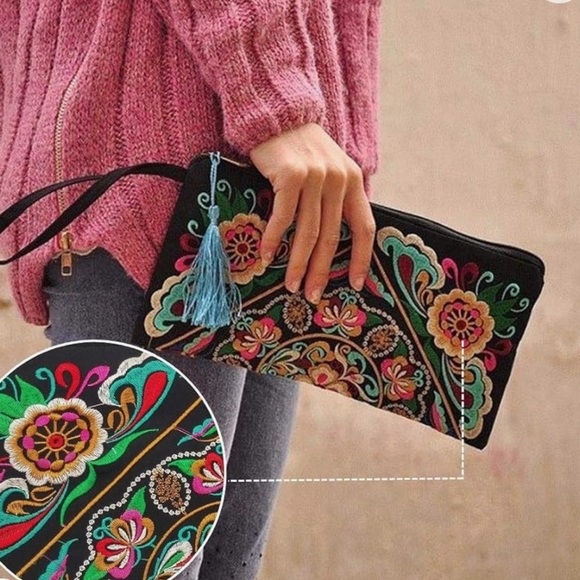 NEW| Boho Embroidered Flower Wristlet Clutch Handbag - Picture 4 of 11